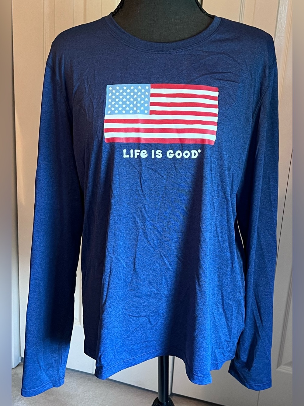 Life Is Good Navy Long Sleeve Active Tee Women’s Size Large Athleisure Americana - Picture 3 of 10